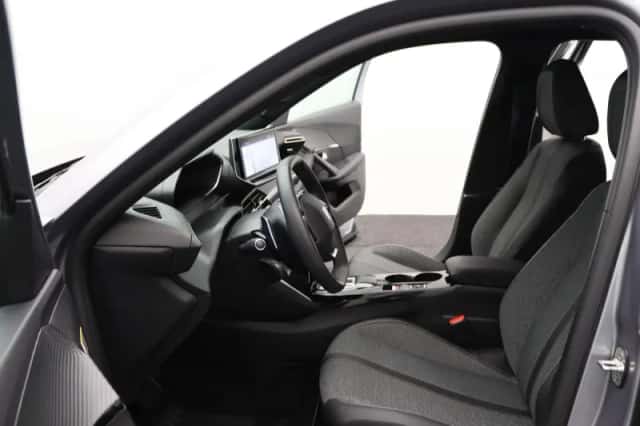 Peugeot 2008 (2024) thumbnail 13