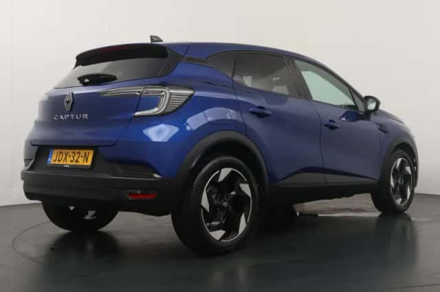 Renault Captur (2025) thumbnail 2
