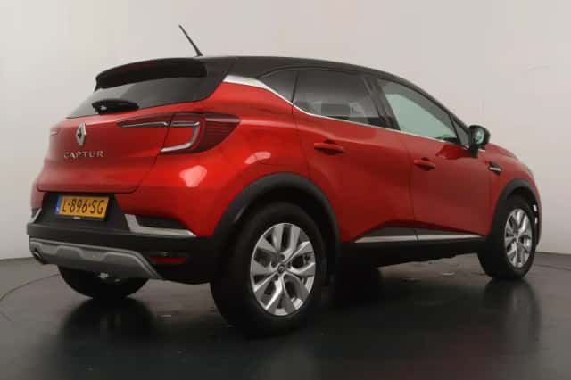 Renault Captur (2021) thumbnail 5