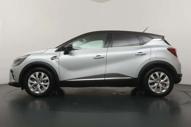 Renault Captur (2022) thumbnail 2