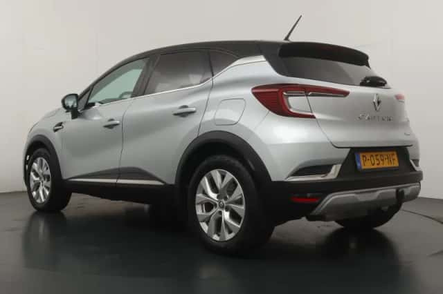 Renault Captur (2022) thumbnail 3