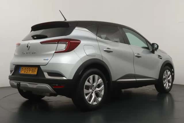 Renault Captur (2022) thumbnail 5