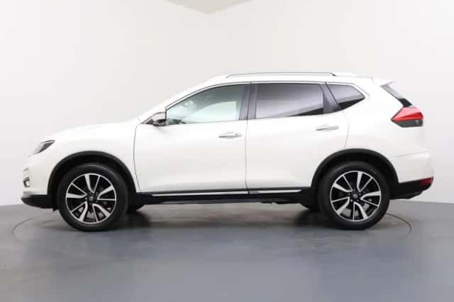 Nissan X-Trail (2018) thumbnail 2
