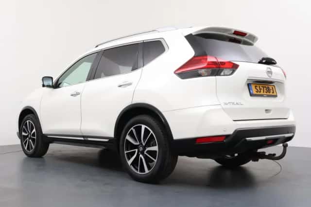 Nissan X-Trail (2018) thumbnail 3