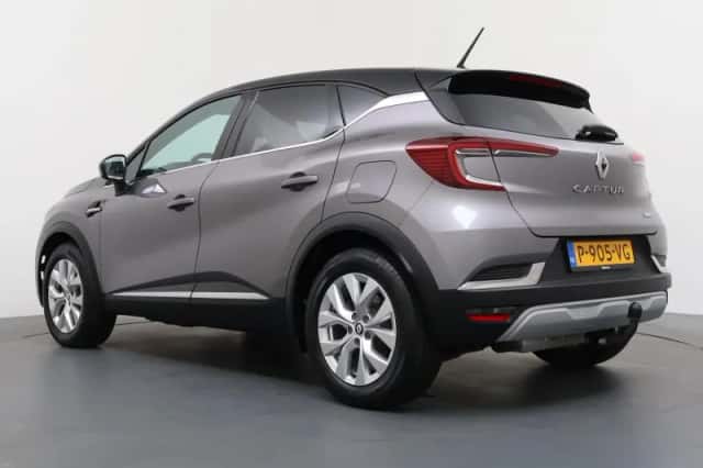 Renault Captur (2022) thumbnail 3