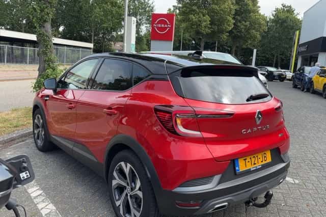 Renault Captur (2023) thumbnail 3
