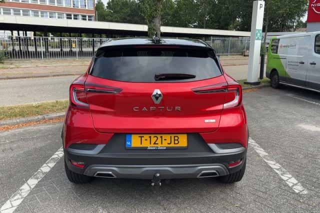 Renault Captur (2023) thumbnail 4