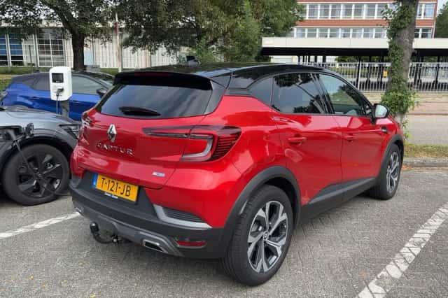 Renault Captur (2023) thumbnail 5