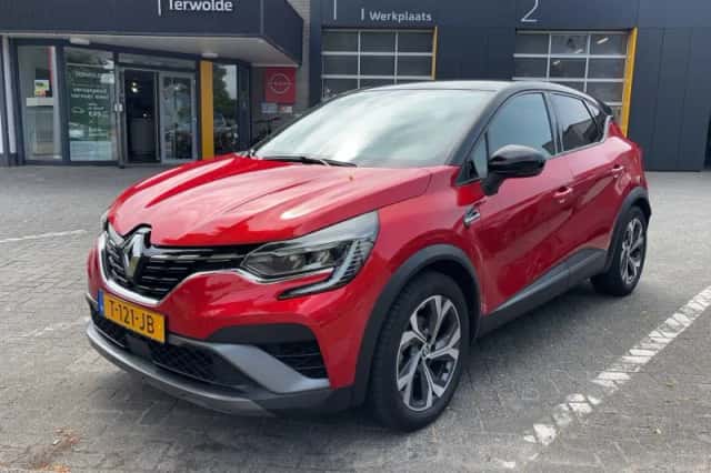 Renault Captur (2023) thumbnail 2