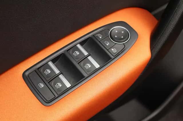 Renault Captur (2020) thumbnail 29