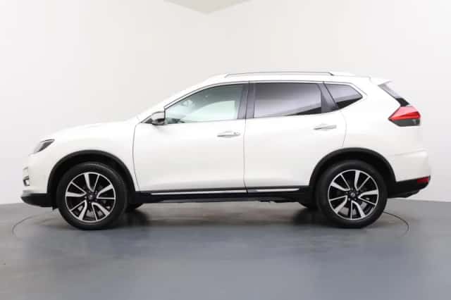 Nissan X-Trail (2018) thumbnail 2