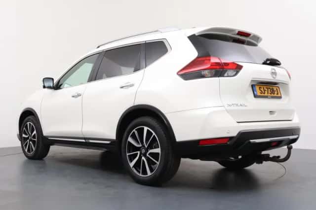 Nissan X-Trail (2018) thumbnail 3