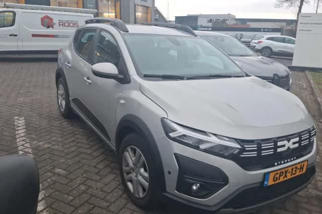 Dacia Sandero Stepway (2024) thumbnail 6