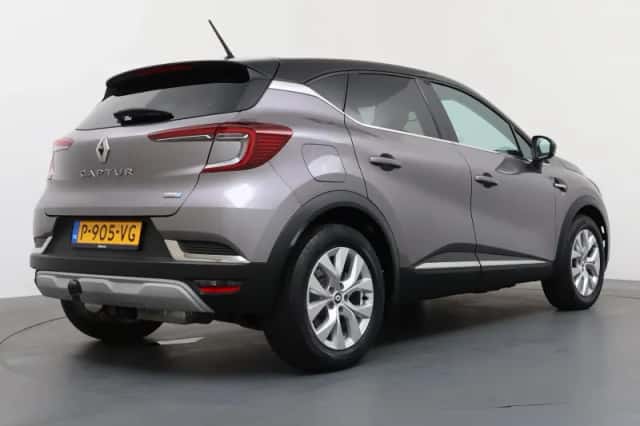 Renault Captur (2022) thumbnail 5