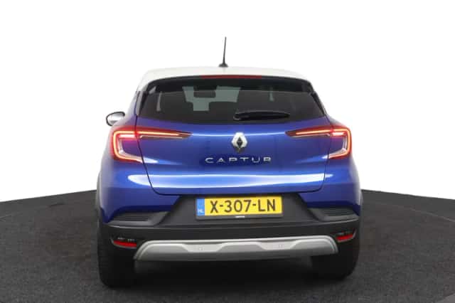 Renault Captur (2023) thumbnail 5