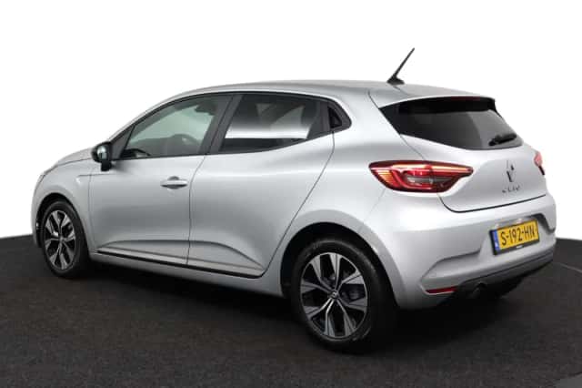 Renault Clio (2023) thumbnail 3