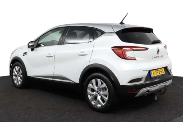 Renault Captur (2021) thumbnail 3