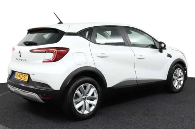 Renault Captur (2021) thumbnail 2