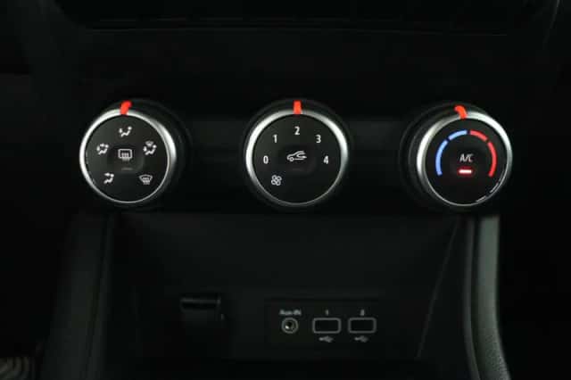 Renault Captur (2021) thumbnail 6