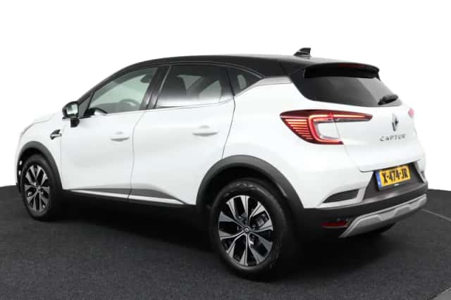 Renault Captur (2023) thumbnail 3