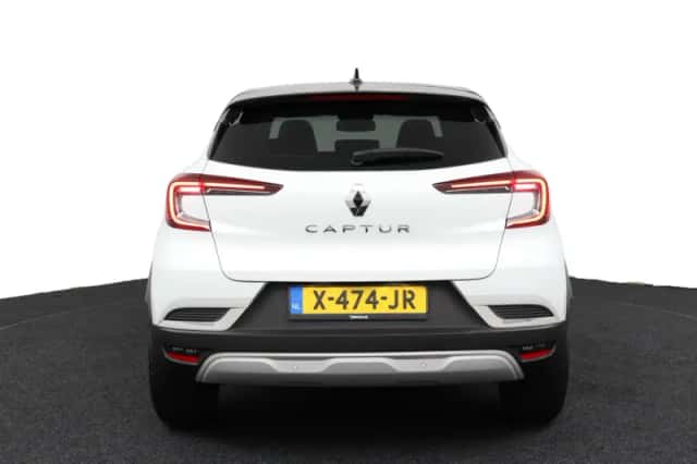 Renault Captur (2023) thumbnail 4