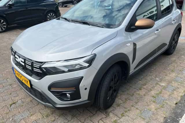 Dacia Sandero Stepway (2023) thumbnail 2
