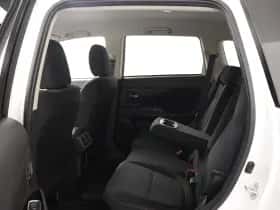 Mitsubishi Outlander (2020) thumbnail 17