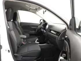 Mitsubishi Outlander (2020) thumbnail 18