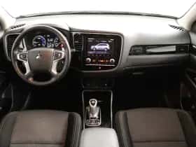 Mitsubishi Outlander (2020) thumbnail 19