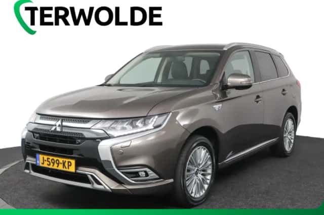 Mitsubishi Outlander (2020) thumbnail 1
