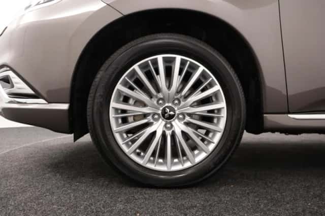 Mitsubishi Outlander (2020) thumbnail 11