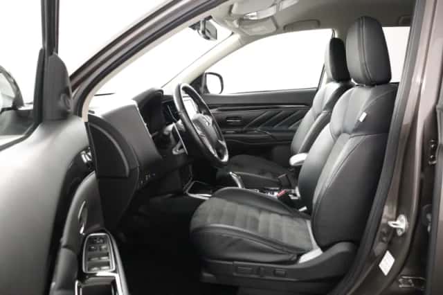 Mitsubishi Outlander (2020) thumbnail 18