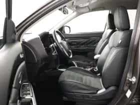 Mitsubishi Outlander (2020) thumbnail 18