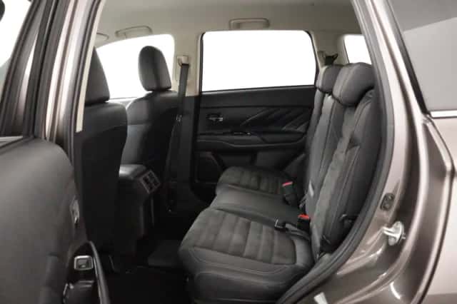 Mitsubishi Outlander (2020) thumbnail 19