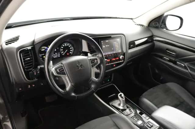 Mitsubishi Outlander (2020) thumbnail 23