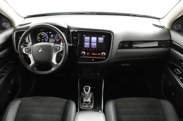 Mitsubishi Outlander (2020) thumbnail 24