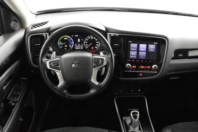 Mitsubishi Outlander (2020) thumbnail 25