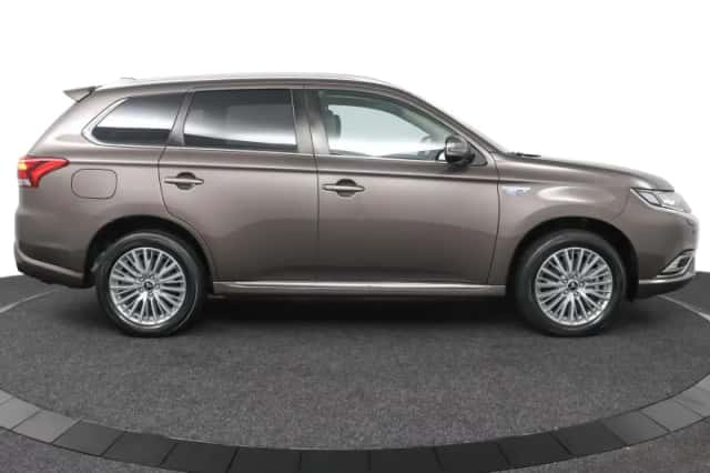 Mitsubishi Outlander (2020) thumbnail 6