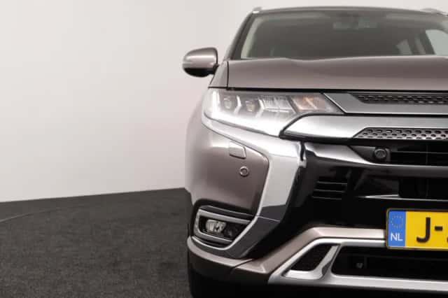 Mitsubishi Outlander (2020) thumbnail 9
