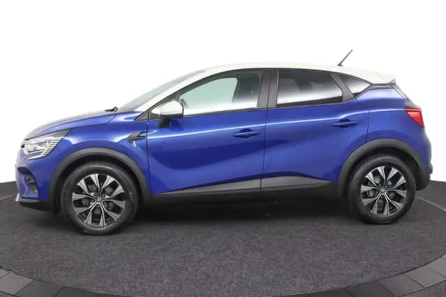 Renault Captur (2023) thumbnail 2