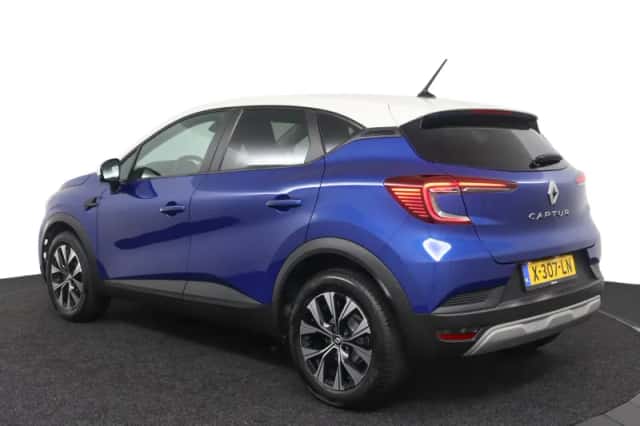 Renault Captur (2023) thumbnail 3