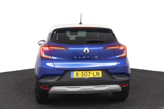 Renault Captur (2023) thumbnail 5