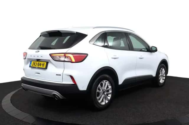 Ford Kuga (2022) thumbnail 3