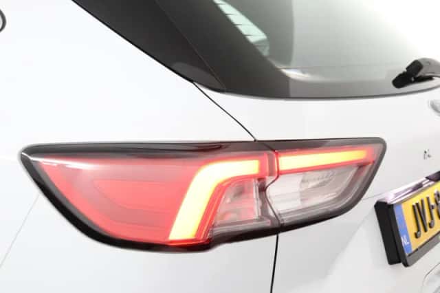 Ford Kuga (2022) thumbnail 33