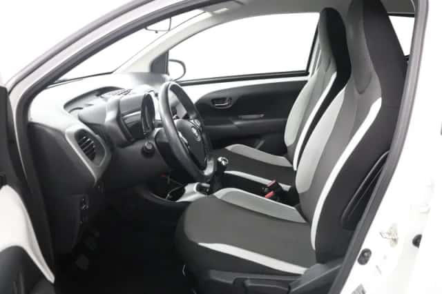 Toyota Aygo (2018) thumbnail 17