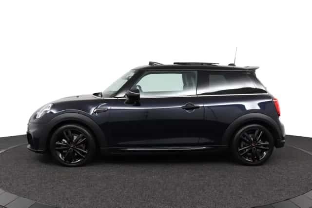 MINI Cooper (2024) thumbnail 2