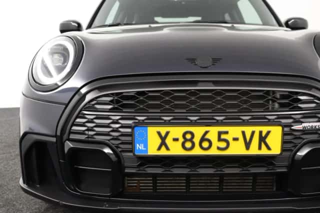 MINI Cooper (2024) thumbnail 9