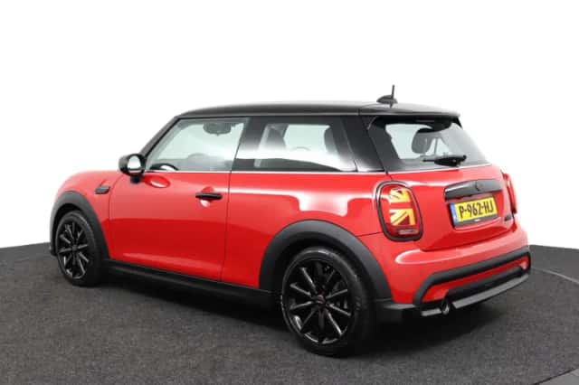 MINI Cooper (2022) thumbnail 3