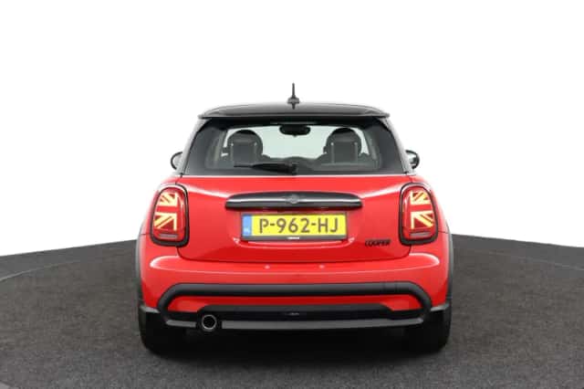 MINI Cooper (2022) thumbnail 4