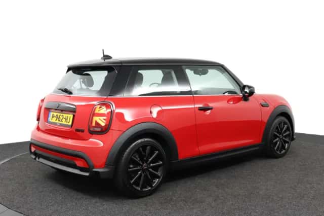 MINI Cooper (2022) thumbnail 5